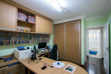 Apartamento à venda com 312m², 4 quartos e 4 vagas Apartamento à venda com 312m², 4 quartos e 4 vagasQuarto 4