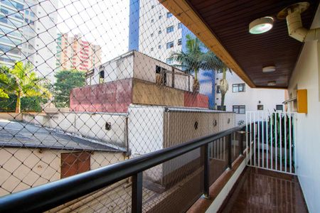 Apartamento à venda com 312m², 4 quartos e 4 vagas Apartamento à venda com 312m², 4 quartos e 4 vagasVaranda gourmet da cozinha