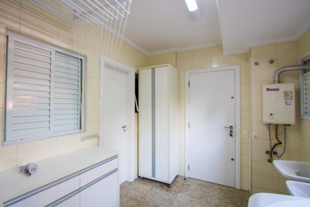 Apartamento à venda com 312m², 4 quartos e 4 vagas Apartamento à venda com 312m², 4 quartos e 4 vagasÁrea de serviço