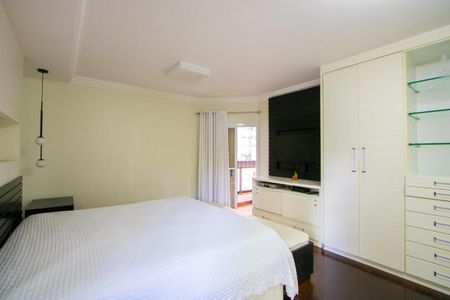 Apartamento à venda com 312m², 4 quartos e 4 vagas Apartamento à venda com 312m², 4 quartos e 4 vagasQuarto 1 - Suíte