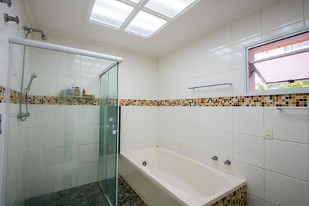 Apartamento à venda com 312m², 4 quartos e 4 vagas Apartamento à venda com 312m², 4 quartos e 4 vagasBanheiro do quarto 1