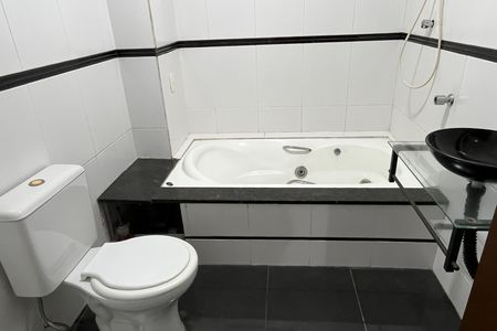 Apartamento para alugar com 173m², 3 quartos e sem vagaBanheiro da Suíte