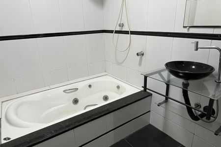 Apartamento para alugar com 173m², 3 quartos e sem vagaBanheiro da Suíte