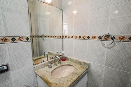 Apartamento à venda com 106m², 3 quartos e 2 vagas Apartamento à venda com 106m², 3 quartos e 2 vagasBanheiro da Suíte
