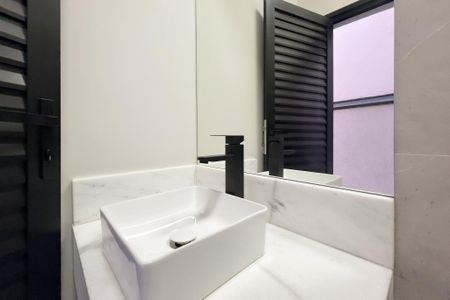 Casa de condomínio à venda com 226m², 3 quartos e 4 vagasBanheiro da piscina