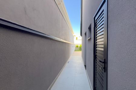 Casa de condomínio à venda com 226m², 3 quartos e 4 vagasLateral