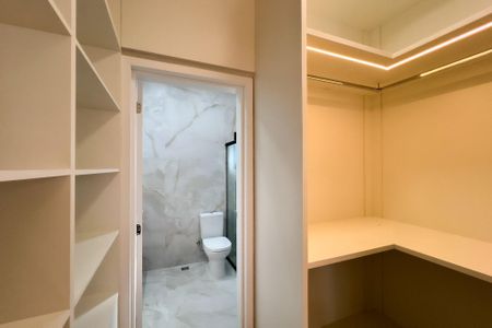 Casa de condomínio à venda com 226m², 3 quartos e 4 vagasCloset