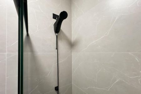 Casa de condomínio à venda com 226m², 3 quartos e 4 vagasBanheiro da piscina