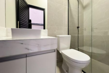 Casa de condomínio à venda com 226m², 3 quartos e 4 vagasBanheiro da piscina