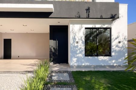 Casa de condomínio à venda com 226m², 3 quartos e 4 vagasFachada