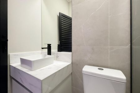 Casa de condomínio à venda com 226m², 3 quartos e 4 vagasBanheiro da piscina
