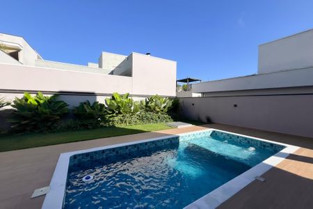 Casa de condomínio à venda com 226m², 3 quartos e 4 vagasPiscina