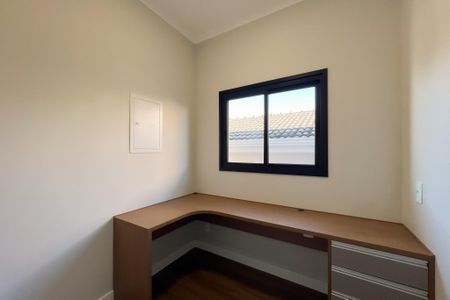 Casa de condomínio à venda com 226m², 3 quartos e 4 vagasEscritório