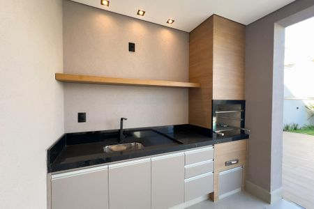 Casa de condomínio à venda com 226m², 3 quartos e 4 vagasChurrasqueira