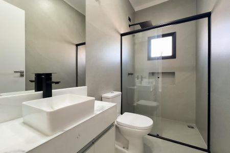 Casa de condomínio à venda com 226m², 3 quartos e 4 vagasBanheiro da Suíte 2