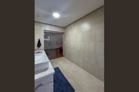 Casa para alugar com 450m², 4 quartos e 3 vagas Casa para alugar com 450m², 4 quartos e 3 vagasBanheiro da Suíte 2