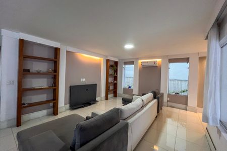 Casa para alugar com 450m², 4 quartos e 3 vagas Casa para alugar com 450m², 4 quartos e 3 vagasSala