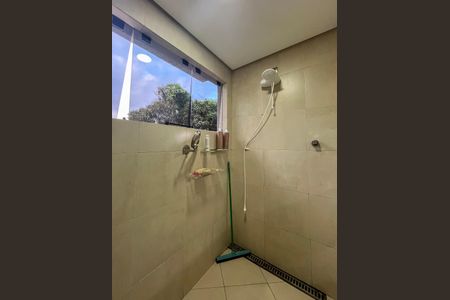 Casa para alugar com 450m², 4 quartos e 3 vagas Casa para alugar com 450m², 4 quartos e 3 vagasBanheiro da Suíte 2