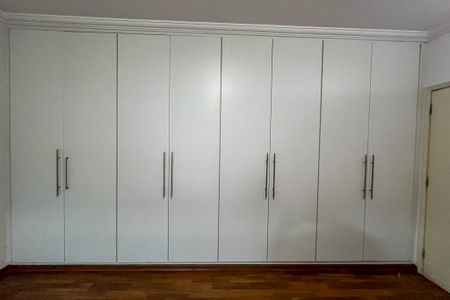 Casa para alugar com 450m², 4 quartos e 3 vagas Casa para alugar com 450m², 4 quartos e 3 vagasSuite 2