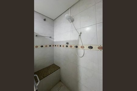 Casa para alugar com 450m², 4 quartos e 3 vagas Casa para alugar com 450m², 4 quartos e 3 vagasBanheiro da Suíte 1
