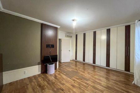 Casa para alugar com 450m², 4 quartos e 3 vagas Casa para alugar com 450m², 4 quartos e 3 vagasSuite 1
