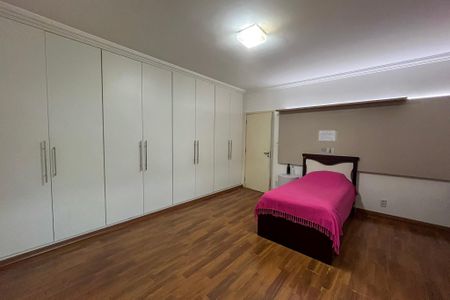 Casa para alugar com 450m², 4 quartos e 3 vagas Casa para alugar com 450m², 4 quartos e 3 vagasSuite 2