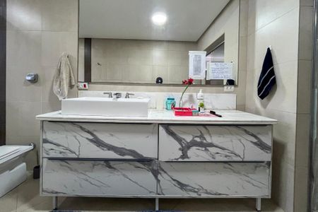 Casa para alugar com 450m², 4 quartos e 3 vagas Casa para alugar com 450m², 4 quartos e 3 vagasBanheiro da Suíte 2