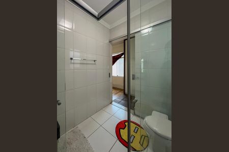 Casa para alugar com 450m², 4 quartos e 3 vagas Casa para alugar com 450m², 4 quartos e 3 vagasBanheiro da Suite 4