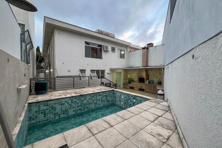 Casa para alugar com 450m², 4 quartos e 3 vagas Casa para alugar com 450m², 4 quartos e 3 vagasPiscina