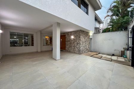 Casa para alugar com 450m², 4 quartos e 3 vagas Casa para alugar com 450m², 4 quartos e 3 vagasGaragem