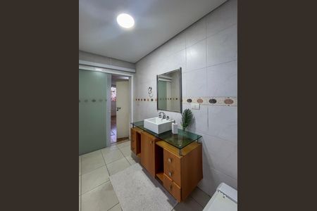 Casa para alugar com 450m², 4 quartos e 3 vagas Casa para alugar com 450m², 4 quartos e 3 vagasBanheiro da Suíte 1