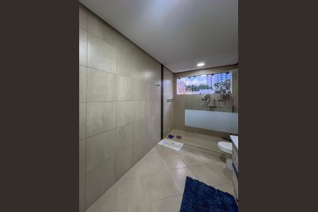 Casa para alugar com 450m², 4 quartos e 3 vagas Casa para alugar com 450m², 4 quartos e 3 vagasBanheiro da Suíte 2