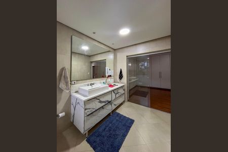 Casa para alugar com 450m², 4 quartos e 3 vagas Casa para alugar com 450m², 4 quartos e 3 vagasBanheiro da Suíte 2