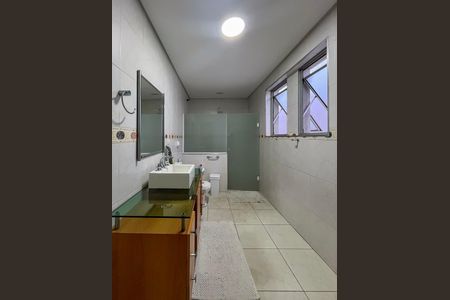 Casa para alugar com 450m², 4 quartos e 3 vagas Casa para alugar com 450m², 4 quartos e 3 vagasBanheiro da Suíte 1