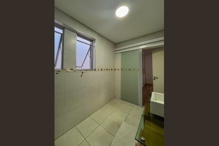 Casa para alugar com 450m², 4 quartos e 3 vagas Casa para alugar com 450m², 4 quartos e 3 vagasBanheiro da Suíte 1