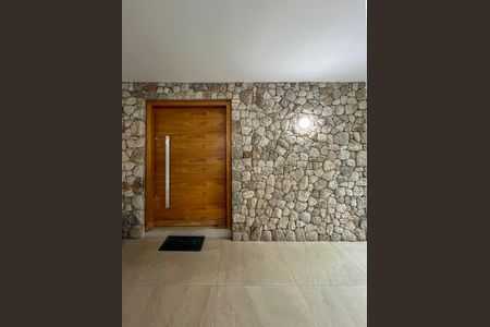 Casa para alugar com 450m², 4 quartos e 3 vagas Casa para alugar com 450m², 4 quartos e 3 vagasEntrada