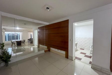 Casa para alugar com 450m², 4 quartos e 3 vagas Casa para alugar com 450m², 4 quartos e 3 vagasSala de TV