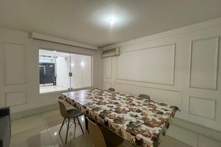 Casa para alugar com 450m², 4 quartos e 3 vagas Casa para alugar com 450m², 4 quartos e 3 vagasSala de Jantar