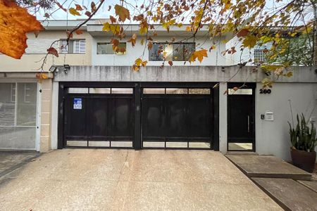 Casa para alugar com 450m², 4 quartos e 3 vagas Casa para alugar com 450m², 4 quartos e 3 vagasFachada
