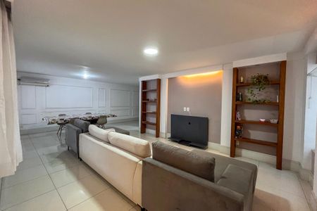 Casa para alugar com 450m², 4 quartos e 3 vagas Casa para alugar com 450m², 4 quartos e 3 vagasSala