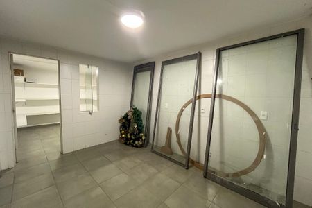 Casa para alugar com 450m², 4 quartos e 3 vagas Casa para alugar com 450m², 4 quartos e 3 vagasÁrea de Serviço