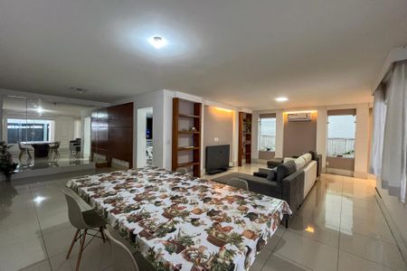 Casa para alugar com 450m², 4 quartos e 3 vagas Casa para alugar com 450m², 4 quartos e 3 vagasSala de Jantar