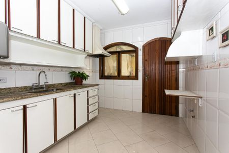 Casa para alugar com 270m², 3 quartos e 2 vagas Casa para alugar com 270m², 3 quartos e 2 vagasCozinha