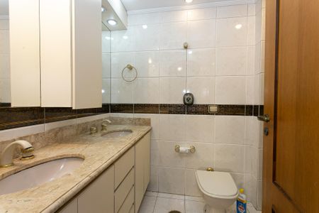 Casa para alugar com 270m², 3 quartos e 2 vagas Casa para alugar com 270m², 3 quartos e 2 vagasBanheiro da Suíte 1