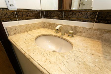 Casa para alugar com 270m², 3 quartos e 2 vagas Casa para alugar com 270m², 3 quartos e 2 vagasBanheiro da Suíte 1