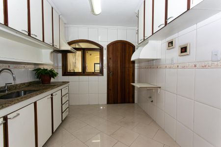 Casa para alugar com 270m², 3 quartos e 2 vagas Casa para alugar com 270m², 3 quartos e 2 vagasCozinha