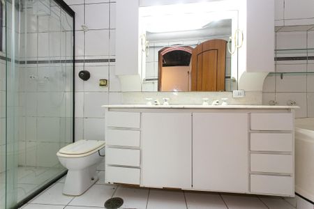 Casa para alugar com 270m², 3 quartos e 2 vagas Casa para alugar com 270m², 3 quartos e 2 vagasBanheiro da Suíte 2
