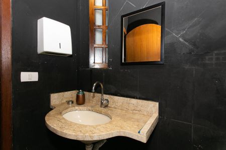 Casa para alugar com 270m², 3 quartos e 2 vagas Casa para alugar com 270m², 3 quartos e 2 vagasBanheiro do Salão