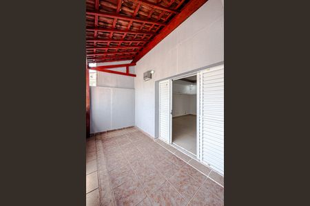 Casa de condomínio para alugar com 400m², 3 quartos e sem vaga Casa de condomínio para alugar com 400m², 3 quartos e sem vagaQuarto 1 - Varanda