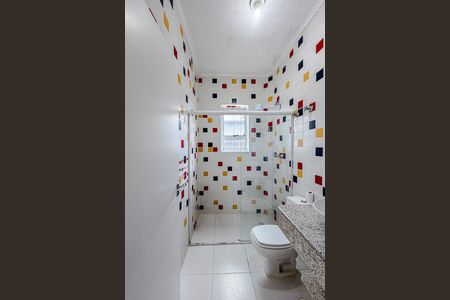 Casa de condomínio para alugar com 400m², 3 quartos e sem vaga Casa de condomínio para alugar com 400m², 3 quartos e sem vagaBanheiro da Suíte 2